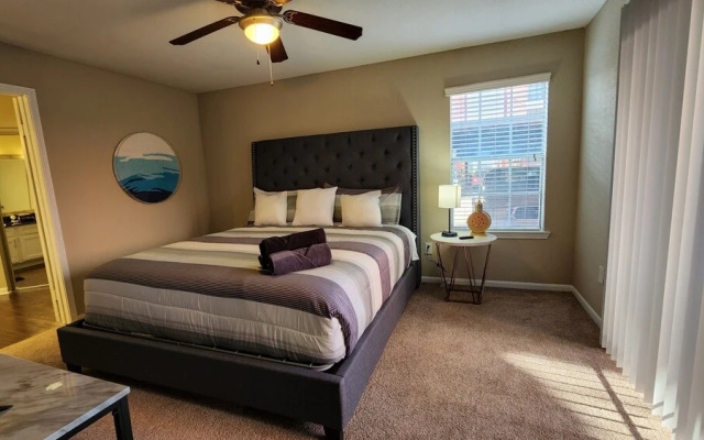 photo 4 of Near Nrg - Book For Rodeo - 2 Bedroom 2 Bath - Resort Style Pool