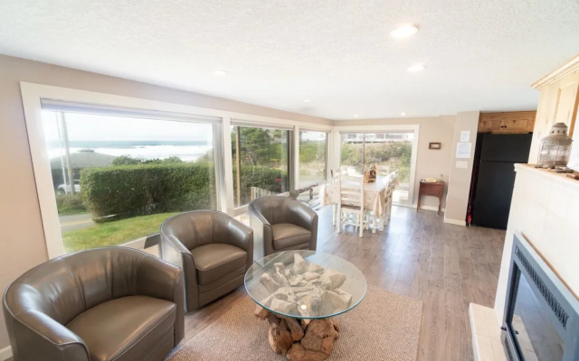 photo 3 of Neptune Beach - 3 Br Home