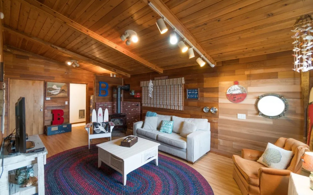 photo 2 of Neptune Hideaway 3 Bedrooms 1.5 Bathroom Home
