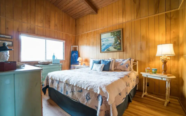 photo 3 of Neptune Hideaway 3 Bedrooms 1.5 Bathroom Home