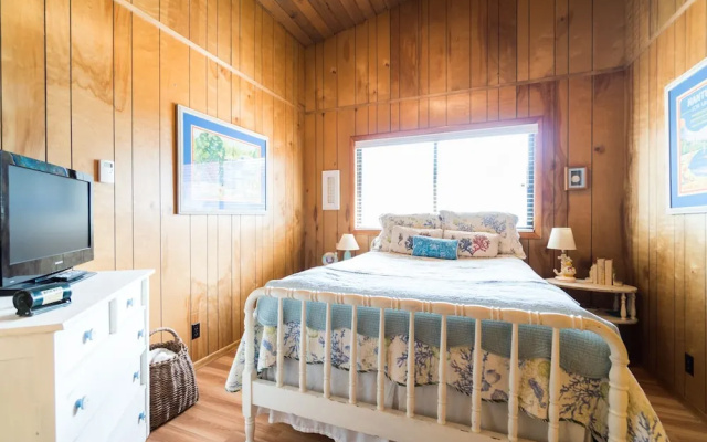 photo 4 of Neptune Hideaway 3 Bedrooms 1.5 Bathroom Home