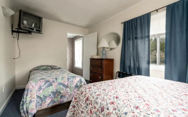 photo 4 of Ne'r Beach Motel