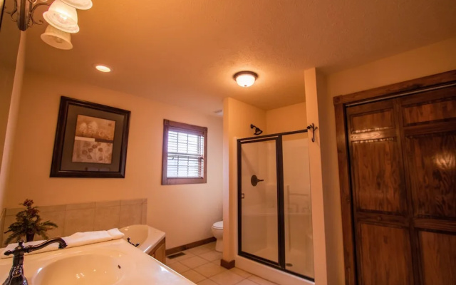 photo 4 of Nestled Inn Lodge 3 Bedroom Home by RedAwning