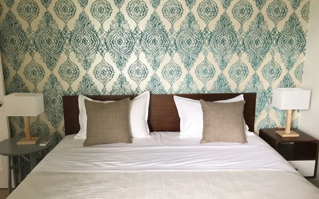 photo 5 of BEACH ROOMS INN - Hollywood Beach
