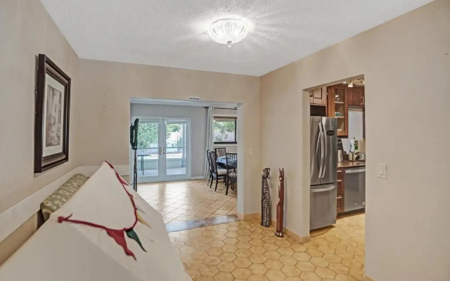 photo 2 of NEW Adorable Villa 7 min to Beach Trampoline