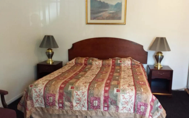 photo 3 of New Kansan Motel