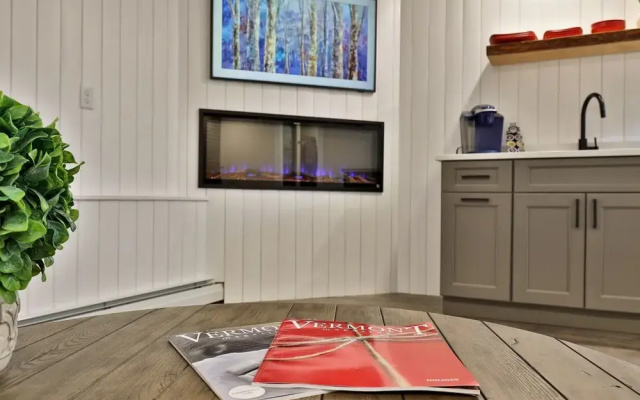 photo 2 of New Killington Studio W/ Kitchenette, Wifi, Tv, Fireplace. Close To Resort On The Shuttle Route. 212 1 Bedroom Condo