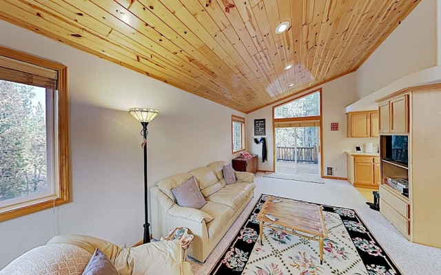 photo 2 of New Listing! Alder Creek , Near Slopes 3 Bedroom Home