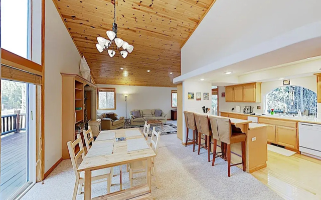photo 3 of New Listing! Alder Creek , Near Slopes 3 Bedroom Home