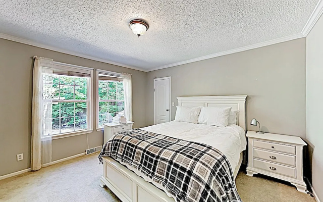 photo 4 of New Listing! Apple Country W/ Fire Pit 3 Bedroom Home