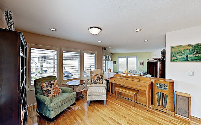 photo 4 of New Listing! Chic Alki Beach W/ Bay Views 4 Bedroom Home