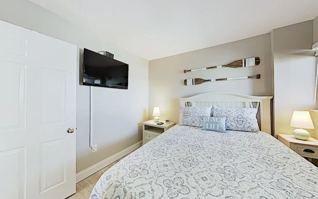 photo 5 of New Listing! Chic Ocean-View Condo W/ Rooftop Deck Condo