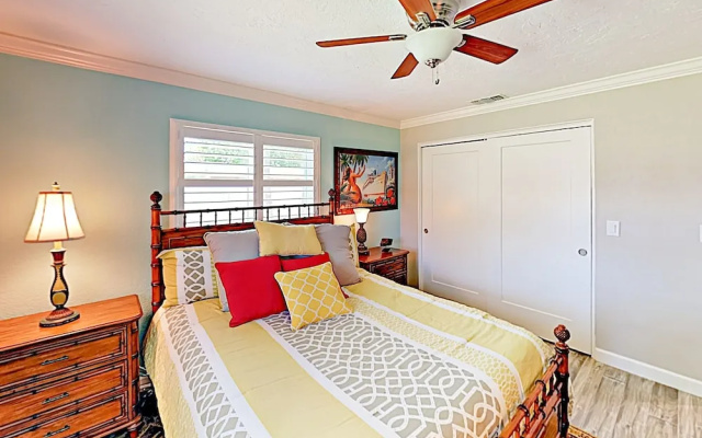 photo 5 of New Listing! Chic W/ Posh Outdoor Patio 2 Bedroom Home