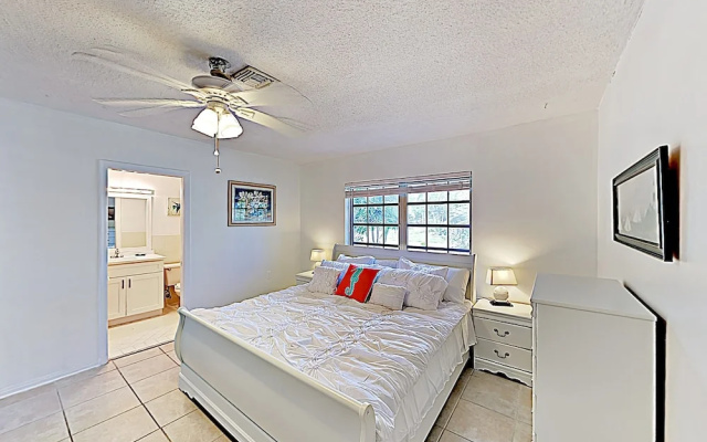 photo 4 of New Listing! Coastal Apartment W/ Pool & Patio 2 Bedroom Home