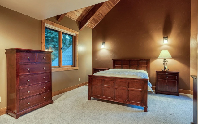 photo 4 of New Listing! Elegant , Tahoe Donner Amenities 4 Bedroom Home