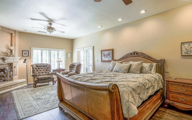 photo 4 of New Listing! Expansive W/ Pool & Spa 5 Bedroom Home