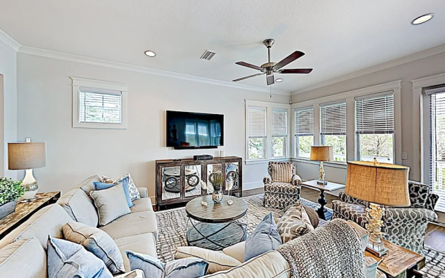 photo 2 of New Listing! Grande Pointe Hideaway W/ Elevator 4 Bedroom Home