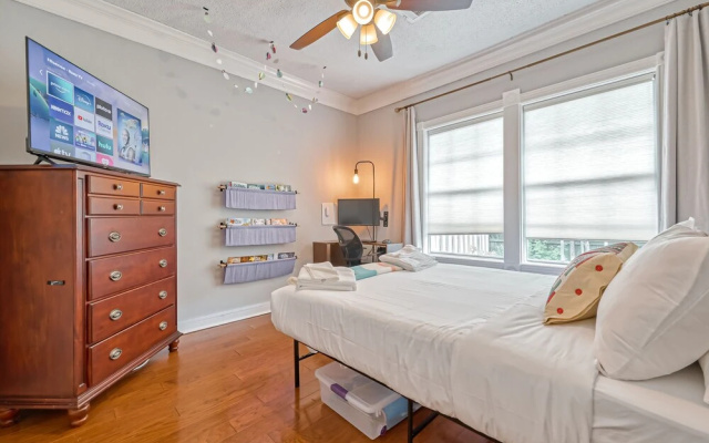 photo 3 of Heights Bungalow in Greater Heights Houston, Child-friendly, Work-cation, Sleeps 8