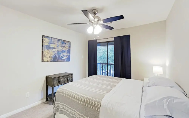 photo 5 of New Listing! Hill Country Getaway W/ Large Balcony 2 Bedroom Apts