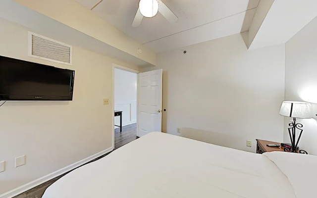 photo 3 of New Listing! Lovely Riverfront W/ Balcony 1 Bedroom Condo