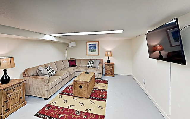 photo 4 of New Listing! Lovely & Spacious , Near Lake 4 Bedroom Home