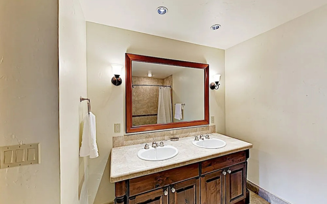photo 2 of New Listing! Luxe Mountain-view W/ Hot Tubs 3 Bedroom Condo