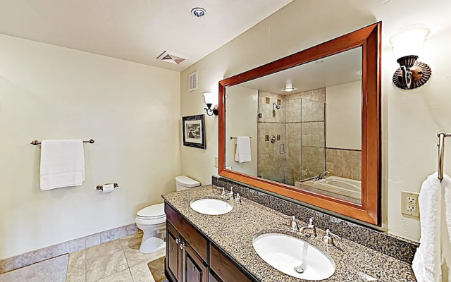 photo 3 of New Listing! Luxe Mountain-view W/ Hot Tubs 3 Bedroom Condo