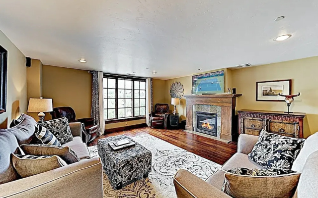 photo 5 of New Listing! Luxe Mountain-view W/ Hot Tubs 3 Bedroom Condo
