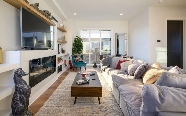 photo 3 of New Listing! Luxe New-build W/ Rooftop Lounge 3 Bedroom Townhouse