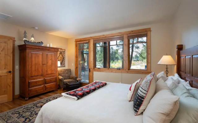 photo 2 of New Listing! Luxury 3 Bedroom Townhome in Old Greenwood-Walk to the Pavilion!