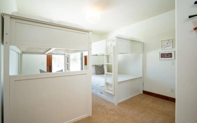 photo 2 of New Listing! Luxury 3bd Residence on Gray'S Crossing Golf Course