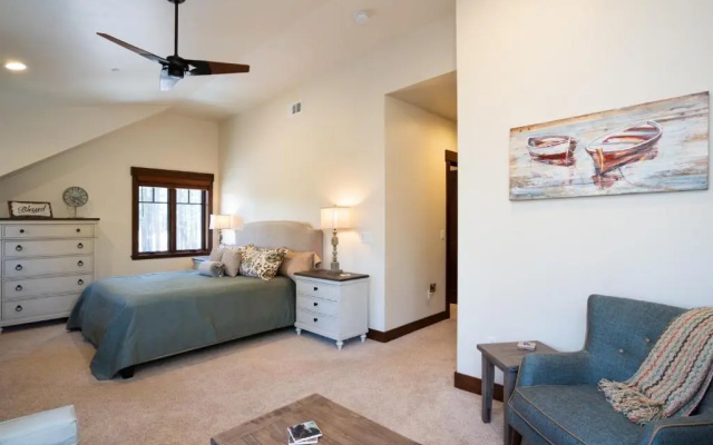 photo 3 of New Listing! Luxury 3bd Residence on Gray'S Crossing Golf Course