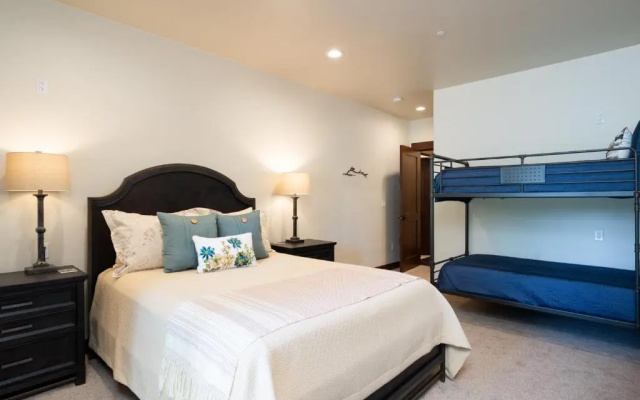 photo 5 of New Listing! Luxury 3bd Residence on Gray'S Crossing Golf Course