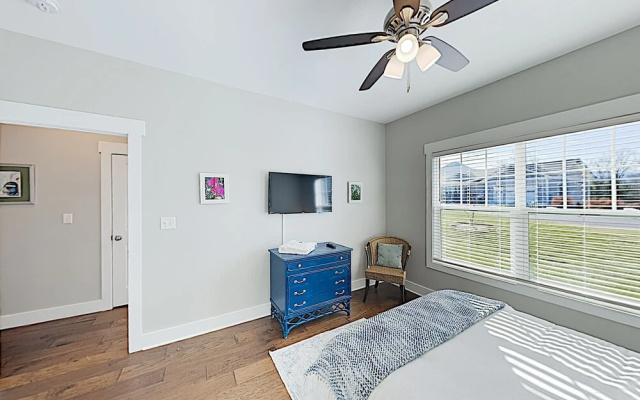 photo 4 of New Listing! Modern Mountain-view Getaway W/ Deck 3 Bedroom Home