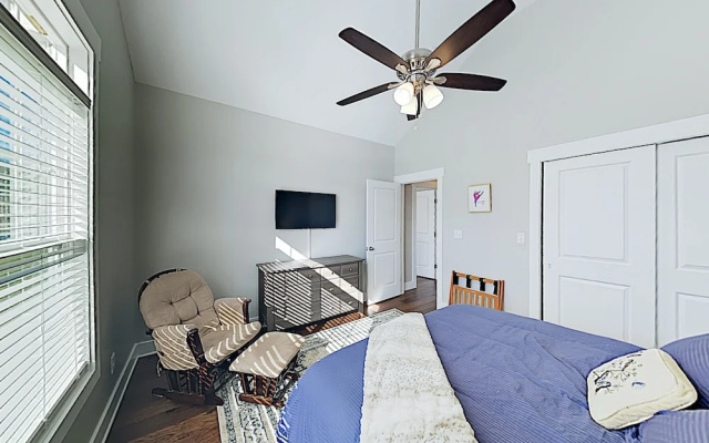 photo 5 of New Listing! Modern Mountain-view Getaway W/ Deck 3 Bedroom Home