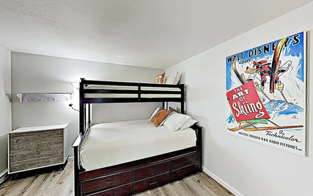 photo 2 of New Listing! Modern - Steps To Gondola! 2 Bedroom Condo