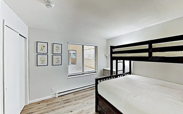 photo 4 of New Listing! Modern - Steps To Gondola! 2 Bedroom Condo