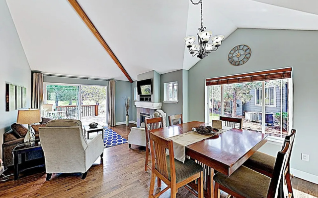 photo 3 of New Listing! Modern Townhome On Golf Course 3 Bedroom Townhouse