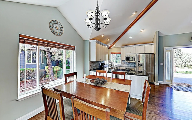 photo 4 of New Listing! Modern Townhome On Golf Course 3 Bedroom Townhouse