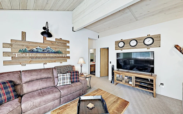 photo 2 of New Listing! Modern W/ Pool & Private Garage 4 Bedroom Home