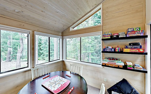 photo 5 of New Listing! Modern W/ Pool & Private Garage 4 Bedroom Home
