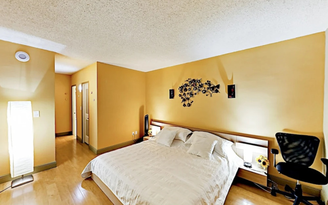 photo 4 of New Listing! Oceanview W/ Pool & Balcony 1 Bedroom Condo
