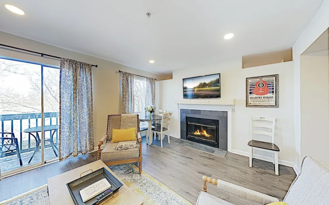photo 2 of New Listing! Riverfront In Germantown 1 Bedroom Condo