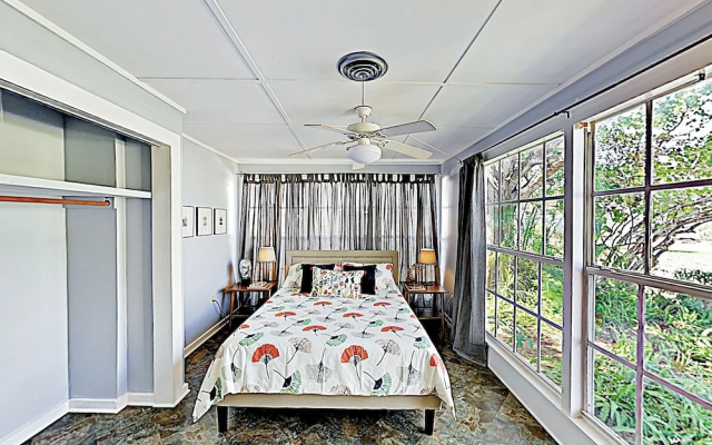 photo 3 of New Listing! Riverside W/ Dazzling Views 3 Bedroom Home