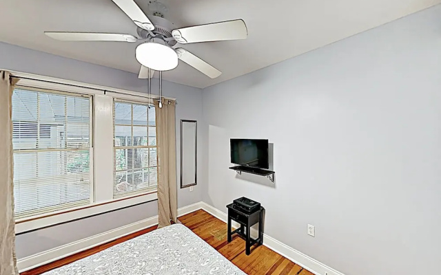 photo 4 of New Listing! Riverside W/ Dazzling Views 3 Bedroom Home