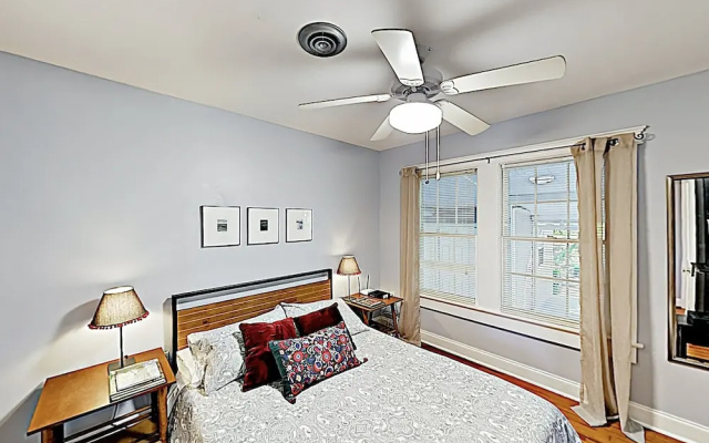 photo 5 of New Listing! Riverside W/ Dazzling Views 3 Bedroom Home