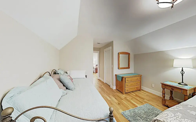 photo 4 of New Listing! Roomy W/ Deck, Near Creamery 4 Bedroom Home
