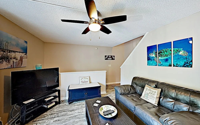 photo 2 of New Listing! Seawalk Condo W/ Pool, Near Beach Condo