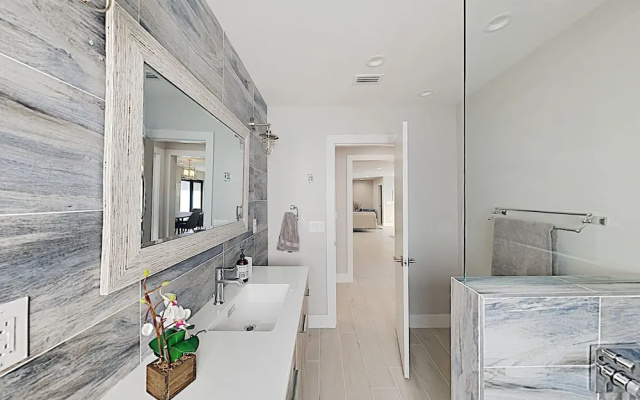 photo 3 of New Listing! Singer Island Stunner W/ Pool 3 Bedroom Home
