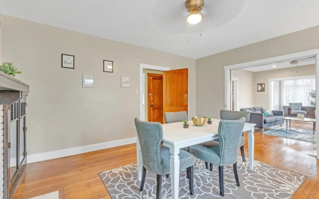 photo 3 of "new Listing" Spacious 3 Bedroom Large Home Close to Downtown, Oakland, & East Liberty! 3 Home by Redawning